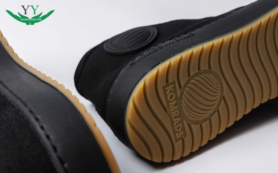 đế giày thể thao bằng cao su