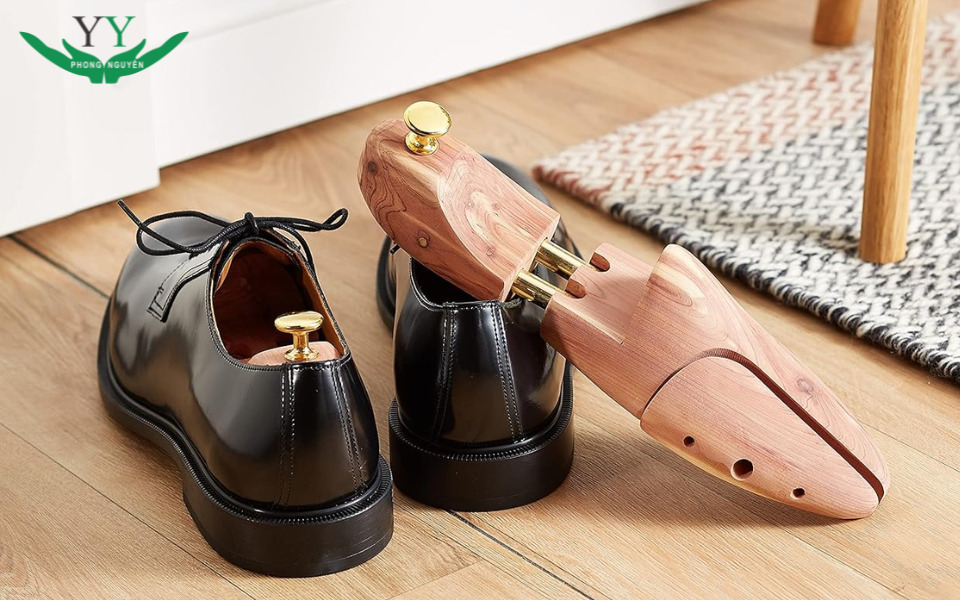 cách giữ form giày với shoe tree